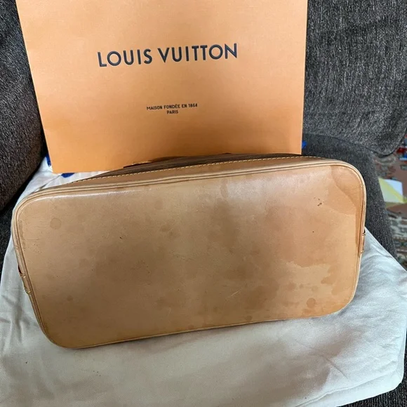 Louis Vuitton Alma in Monogram - Picture 10 of 13
